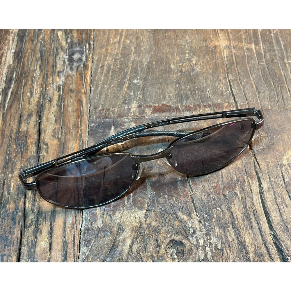 Foster Grant Unisex Classic Black Mirrored Polarized Oval Shape Sunglasses